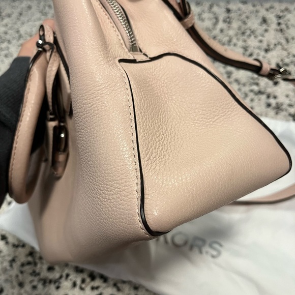 Authentic Michael Kors Pink handbag - Picture 2 of 16